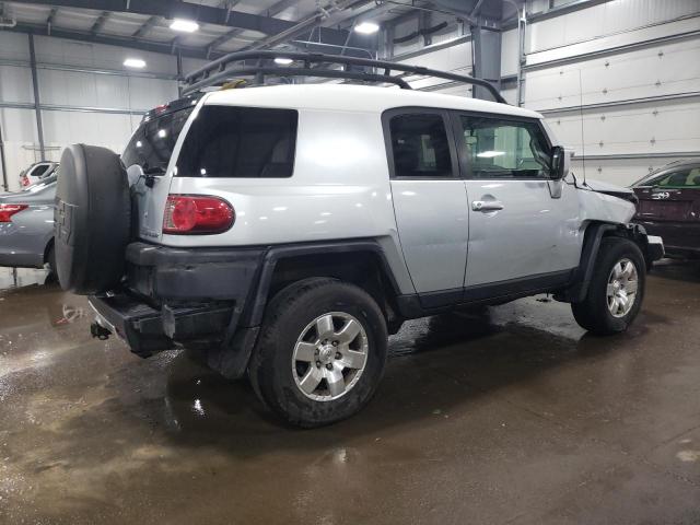 JTEBU11F170061708 - 2007 TOYOTA FJ CRUISER SILVER photo 3