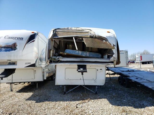 4YDF29F254G908133 - 2004 OUTB FIFTH WHEE WHITE photo 2