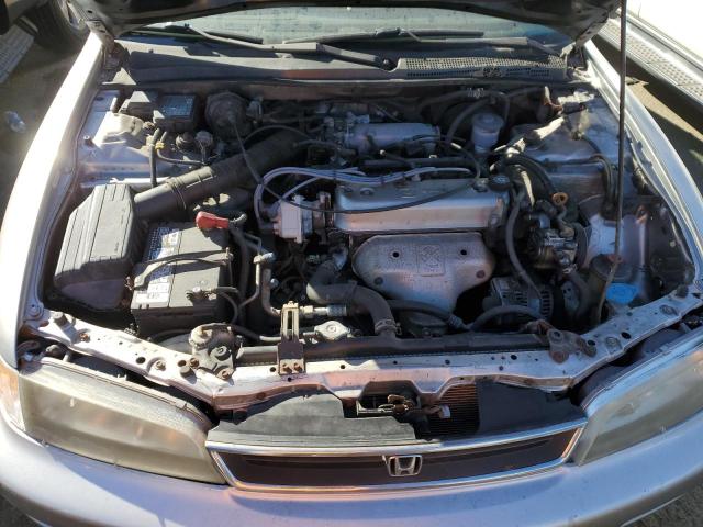 1HGCD563XVA141449 - 1997 HONDA ACCORD LX SILVER photo 11