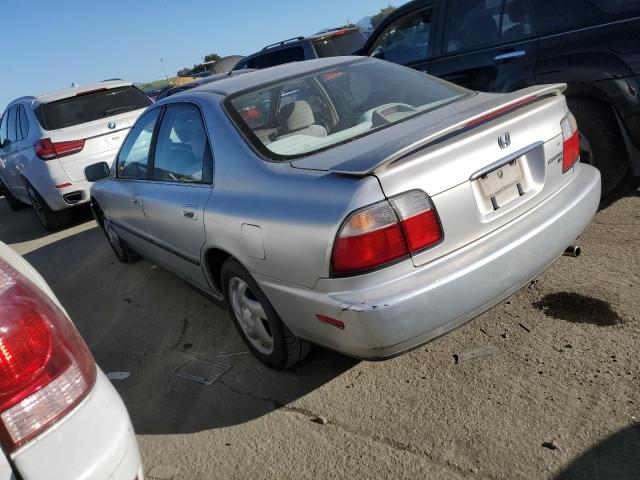 1HGCD563XVA141449 - 1997 HONDA ACCORD LX SILVER photo 2