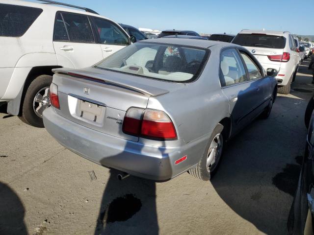 1HGCD563XVA141449 - 1997 HONDA ACCORD LX SILVER photo 3