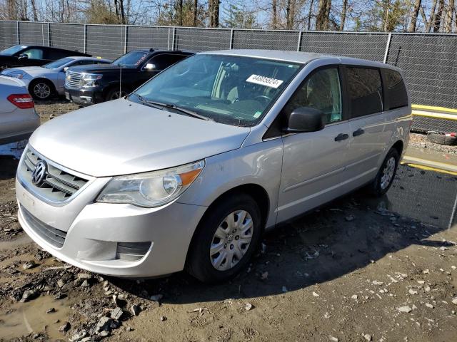 2V4RW4DG3BR739995 - 2011 VOLKSWAGEN ROUTAN S SILVER photo 1