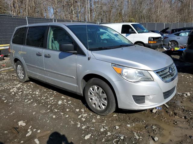 2V4RW4DG3BR739995 - 2011 VOLKSWAGEN ROUTAN S SILVER photo 4