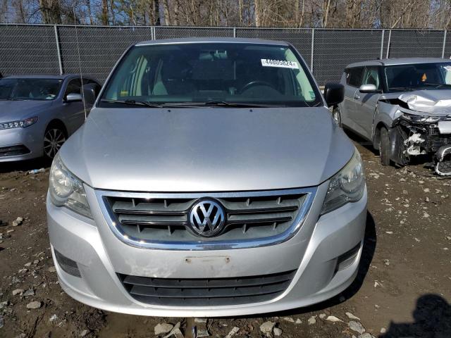 2V4RW4DG3BR739995 - 2011 VOLKSWAGEN ROUTAN S SILVER photo 5