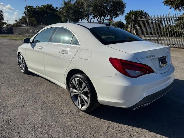 WDDSJ4EB4KN738662 - 2019 MERCEDES-BENZ CLA 250 თეთრი ფოტო 2