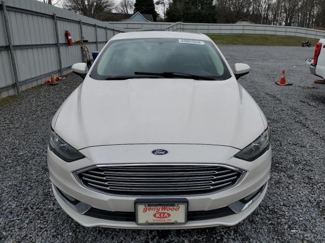 3FA6P0HD8HR189365 - 2017 FORD FUSION SE WHITE photo 5