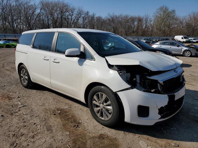 KNDMB5C15H6230865 - 2017 KIA SEDONA LX WHITE photo 4