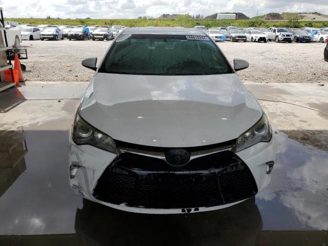 4T1BF1FK2HU699931 - 2017 TOYOTA CAMRY LE WHITE photo 5