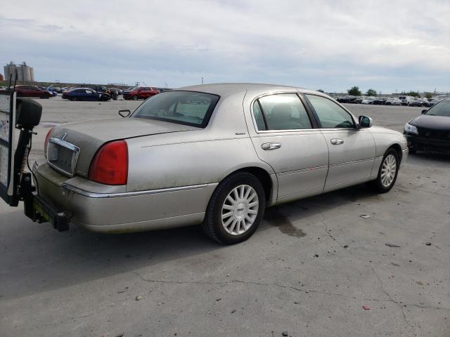 1LNHM82WX3Y706515 - 2003 LINCOLN TOWN CAR SIGNATURE SILVER photo 3