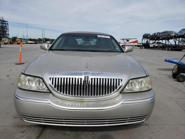 1LNHM82WX3Y706515 - 2003 LINCOLN TOWN CAR SIGNATURE SILVER photo 5