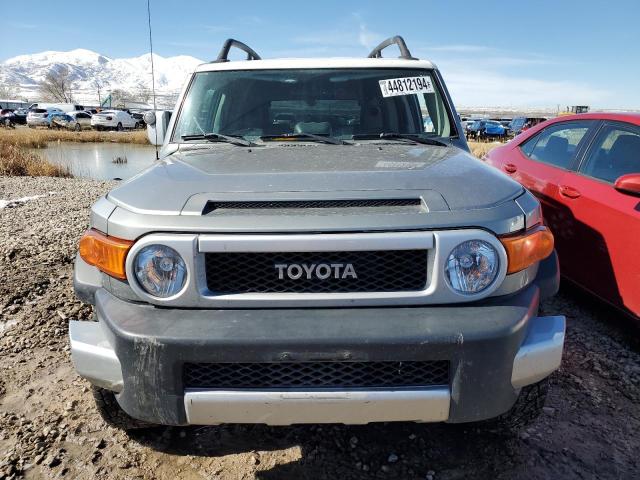 JTEBU4BF5AK070424 - 2010 TOYOTA FJ CRUISER SILVER photo 5