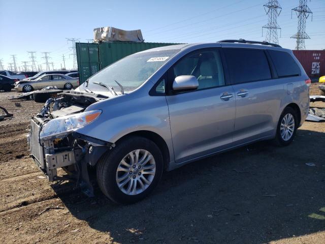 5TDYK3DC5DS391880 - 2013 TOYOTA SIENNA XLE SILVER photo 1