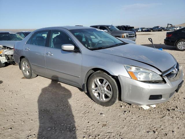 1HGCM56817A045885 - 2007 HONDA ACCORD EX SILVER photo 4