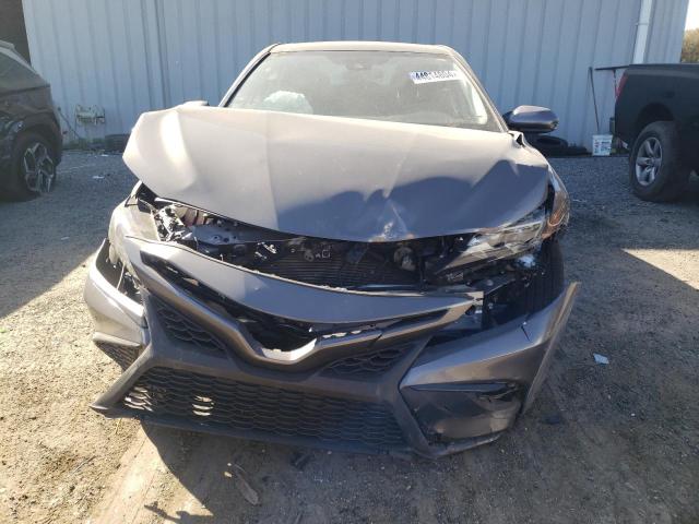 4T1G11AK4MU533271 - 2021 TOYOTA CAMRY SE GRAY photo 5