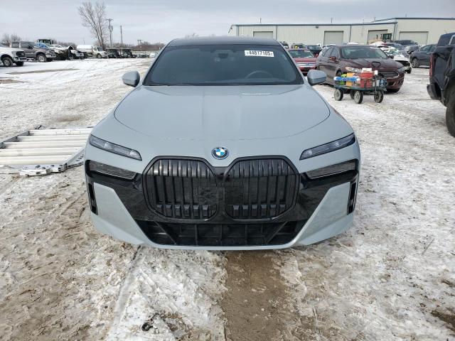 WBY53EJ02PCM90599 - 2023 BMW I7 XDRIVE60 Grau Foto 5