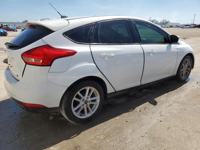 1FADP3K24JL243135 - 2018 FORD FOCUS SE WHITE photo 3