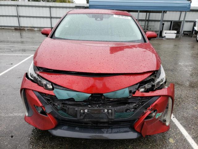 JTDKARFP2H3010683 - 2017 TOYOTA PRIUS PRIM 勃艮第红 照片 5
