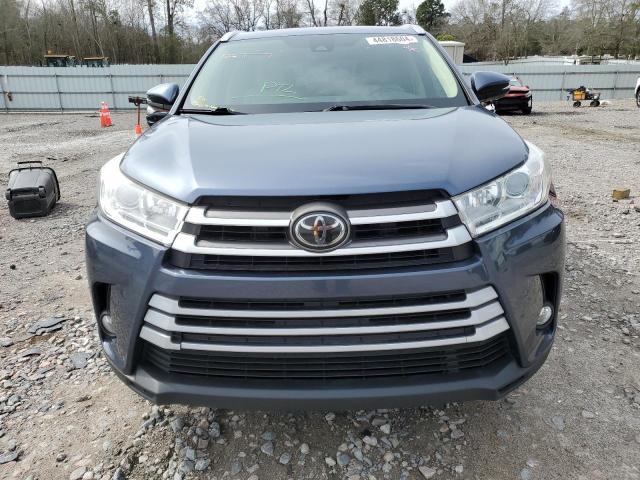 5TDKZRFH6HS518445 - 2017 TOYOTA HIGHLANDER SE BLUE photo 5