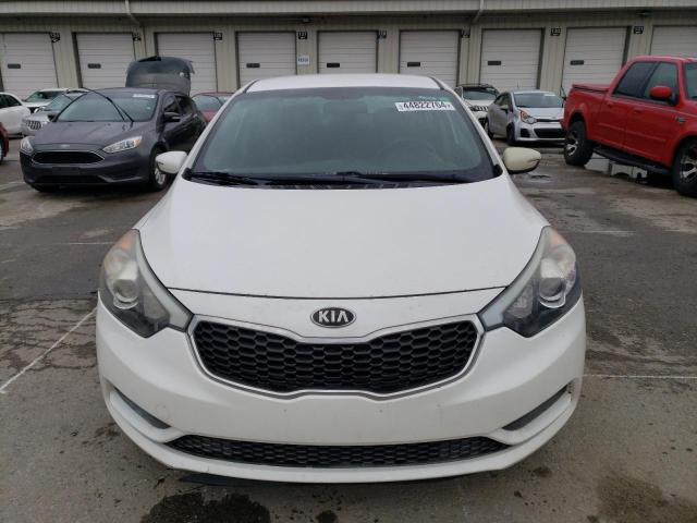 KNAFX4A67F5271324 - 2015 KIA FORTE LX WHITE photo 5