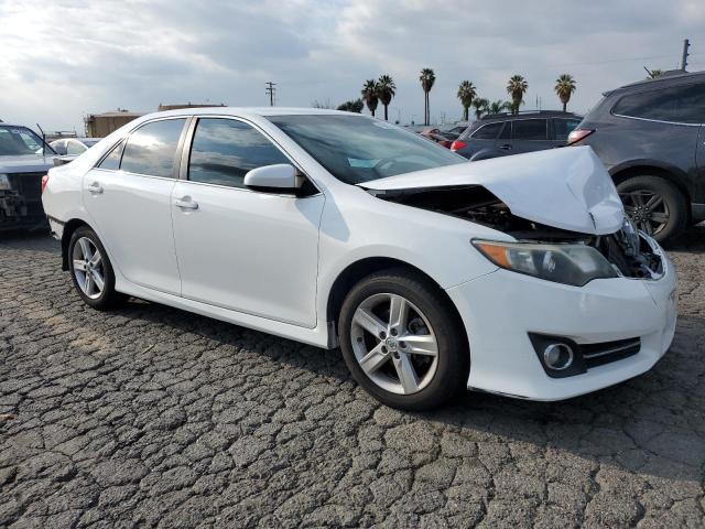 4T1BF1FK0EU411027 - 2014 TOYOTA CAMRY L WHITE photo 4