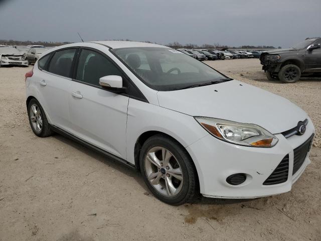 1FADP3K26EL392796 - 2014 FORD FOCUS SE WHITE photo 4