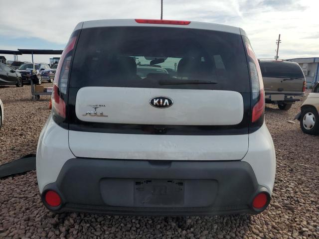 KNDJN2A28G7392731 - 2016 KIA SOUL WHITE photo 6