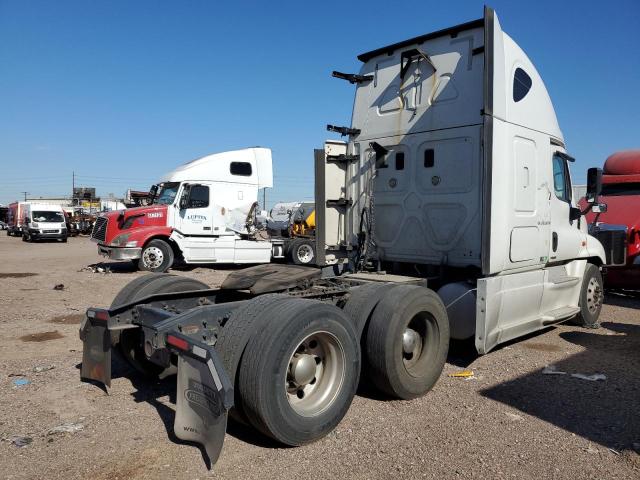 1FUJGLDR3GLGW7904 - 2016 FREIGHTLINER CASCADIA 1 WHITE photo 4