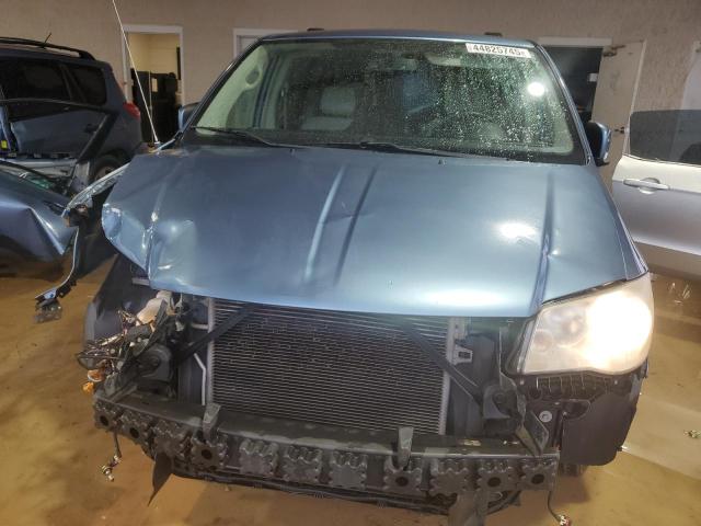 2C4RC1CG9CR192168 - 2012 CHRYSLER TOWN & COU TOURING L BLUE photo 5