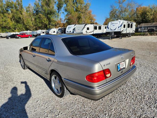 WDBJF20F8VA353735 - 1997 MERCEDES-BENZ E 300D GOLD photo 3