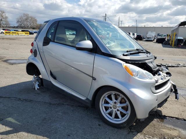 WMEEJ31X18K183118 - 2008 SMART FORTWO PURE TWO TONE photo 4