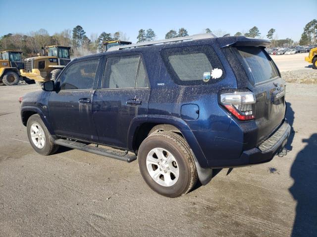 JTEZU5JR0J5180781 - 2018 TOYOTA 4RUNNER SR5 BLUE photo 2