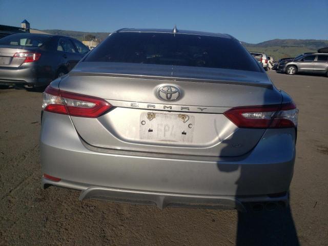 4T1J11AK8LU920085 - 2020 TOYOTA CAMRY SE GRAY photo 6