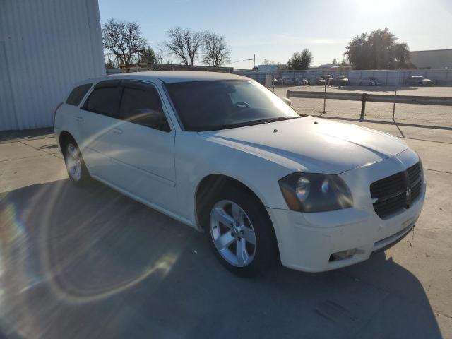 2D4FV48V65H622160 - 2005 DODGE MAGNUM SXT WHITE photo 4