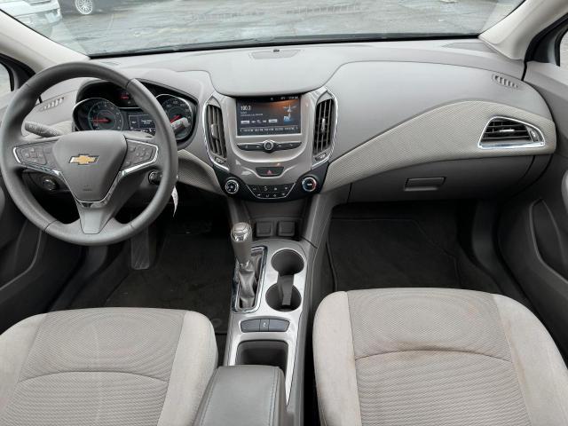 3G1BE6SM4HS565121 - 2017 CHEVROLET CRUZE LT GRAY photo 9