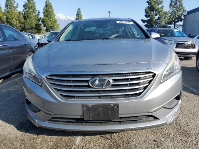 5NPE24AF3GH333977 - 2016 HYUNDAI SONATA SE SILVER photo 5