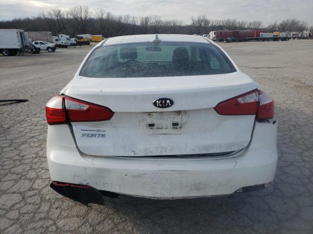 KNAFK4A69G5455888 - 2016 KIA FORTE LX WHITE photo 6