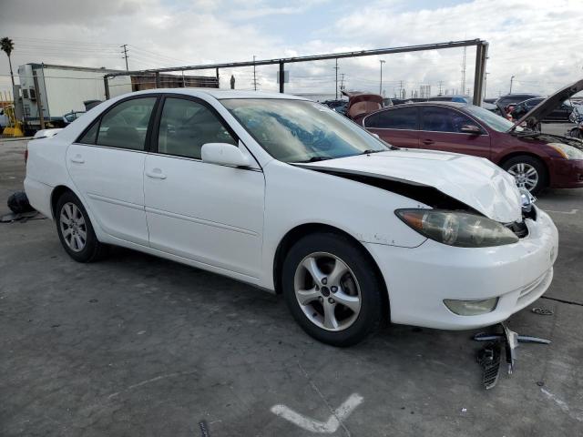 4T1BE32K45U557628 - 2005 TOYOTA CAMRY LE WHITE photo 4