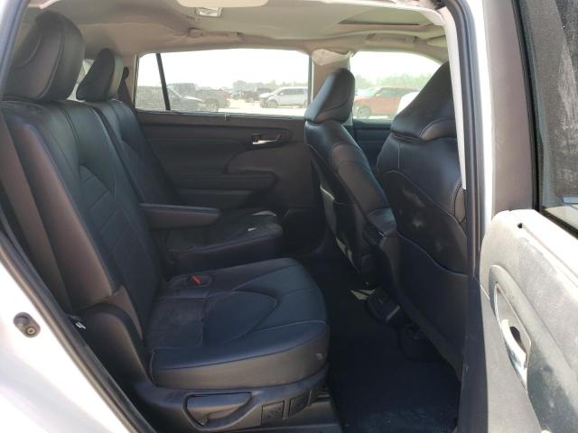 5TDGZRAH2NS545781 - 2022 TOYOTA HIGHLANDER XLE WHITE photo 11