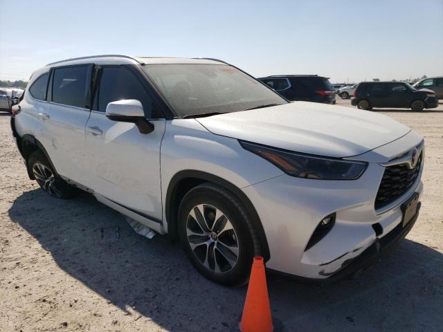 5TDGZRAH2NS545781 - 2022 TOYOTA HIGHLANDER XLE WHITE photo 4