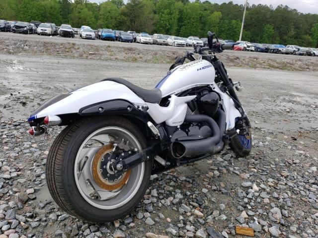 JS1VY53A3K7100663 - 2019 SUZUKI VZR1800 WHITE photo 4