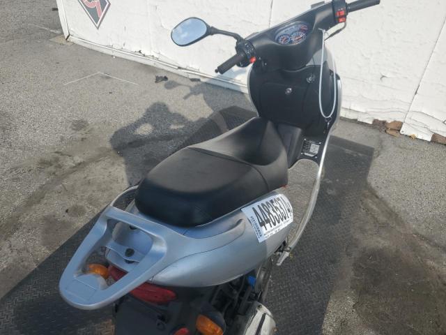 LXKTCK2937M000212 - 2007 ARGO SCOOTER SILVER photo 6