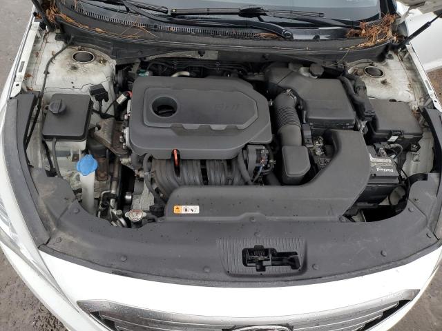 5NPE24AF5GH418447 - 2016 HYUNDAI SONATA SE WHITE photo 11