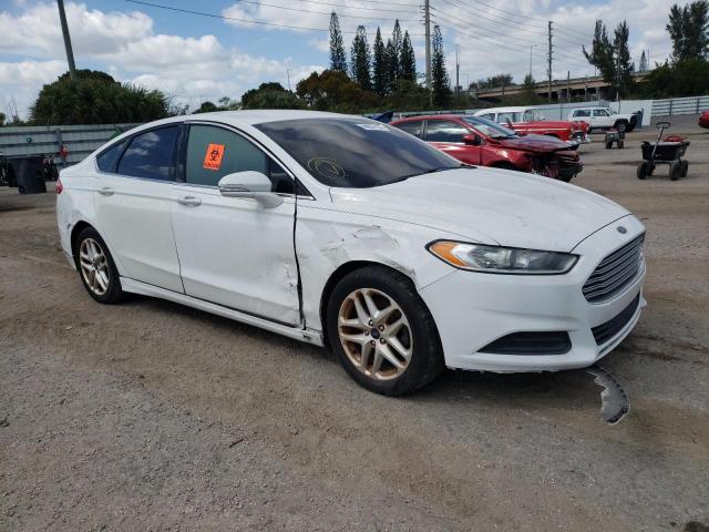 1FA6P0H78F5127877 - 2015 FORD FUSION SE WHITE photo 4