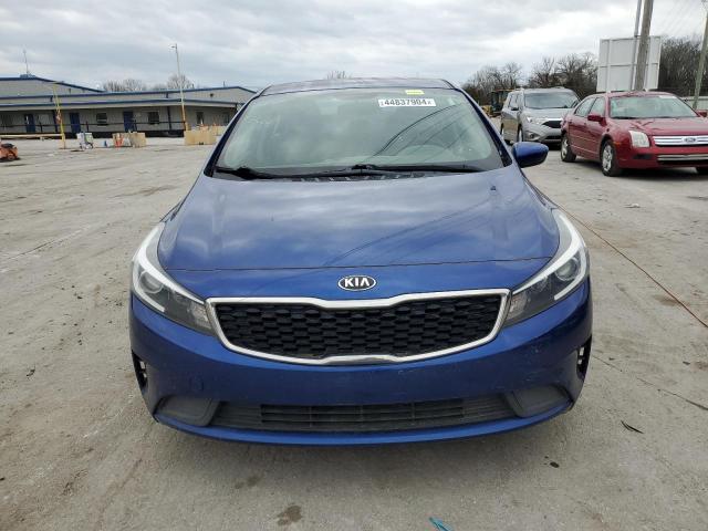 3KPFK4A75JE259082 - 2018 KIA FORTE LX BLUE photo 5