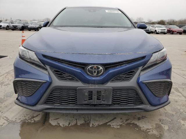 4T1G11AK4PU131321 - 2023 TOYOTA CAMRY SE NIGHT SHADE BLUE photo 5