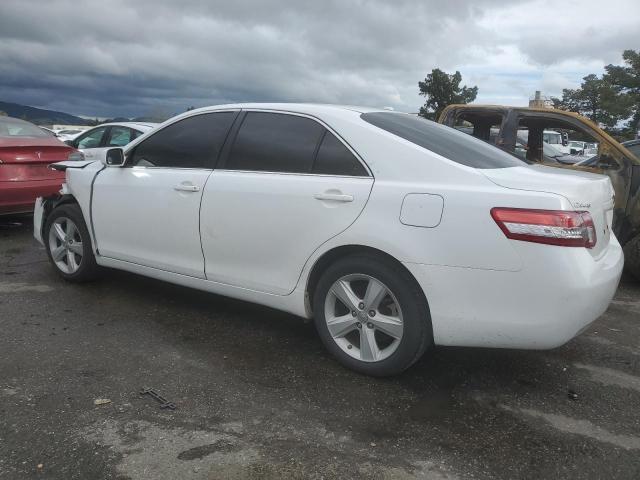 4T1BF3EK3BU585960 - 2011 TOYOTA CAMRY BASE WHITE photo 2