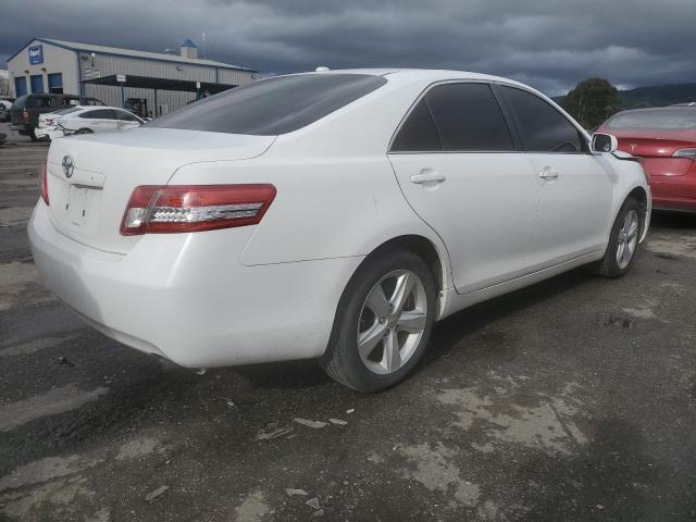 4T1BF3EK3BU585960 - 2011 TOYOTA CAMRY BASE WHITE photo 3