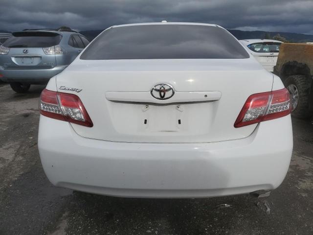 4T1BF3EK3BU585960 - 2011 TOYOTA CAMRY BASE WHITE photo 6