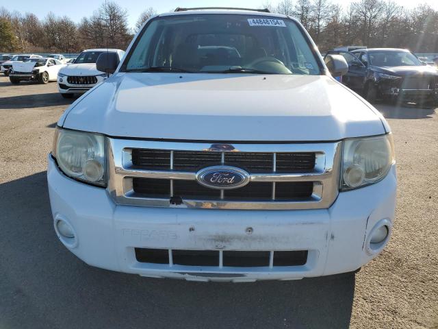 1FMCU93148KA56013 - 2008 FORD ESCAPE XLT WHITE photo 5