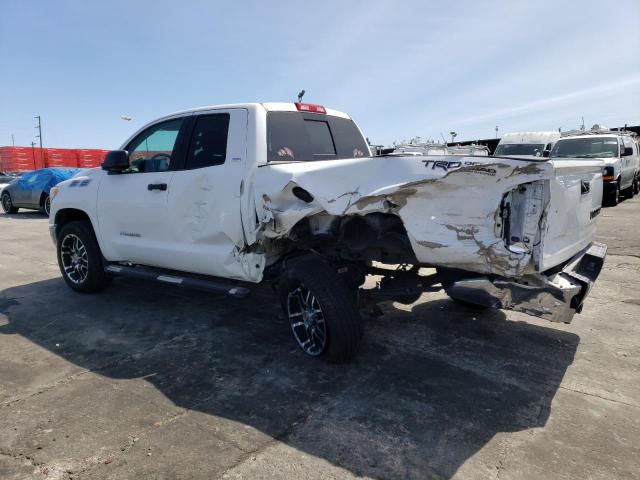 5TFRM5F17GX106410 - 2016 TOYOTA TUNDRA DOUBLE CAB SR/SR5 WHITE photo 2